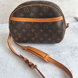 Louis Vuitton Blois in excellent condition. Beautiful Patina